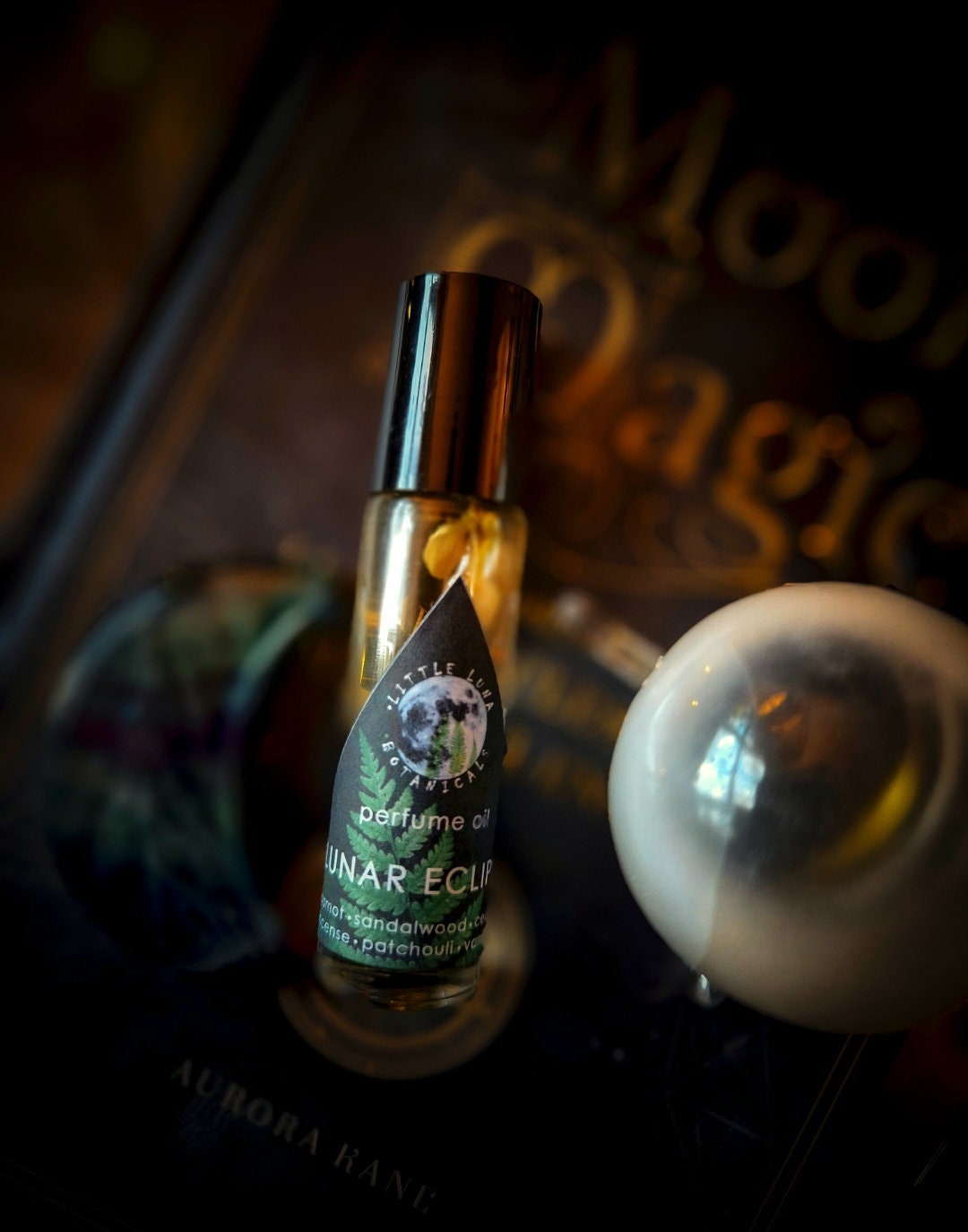 LUNAR ECLIPSE Perfume oil | Bergamot, Cedarwood, Sandalwood, Frankincense, Patchouli, Vetiver, Vanilla | 10ml