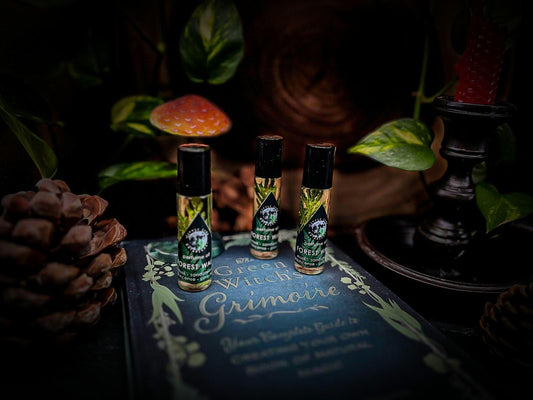 FOREST WALK perfume oil | Musk, Sandalwood, Frankincense, Pine needle | 10ml