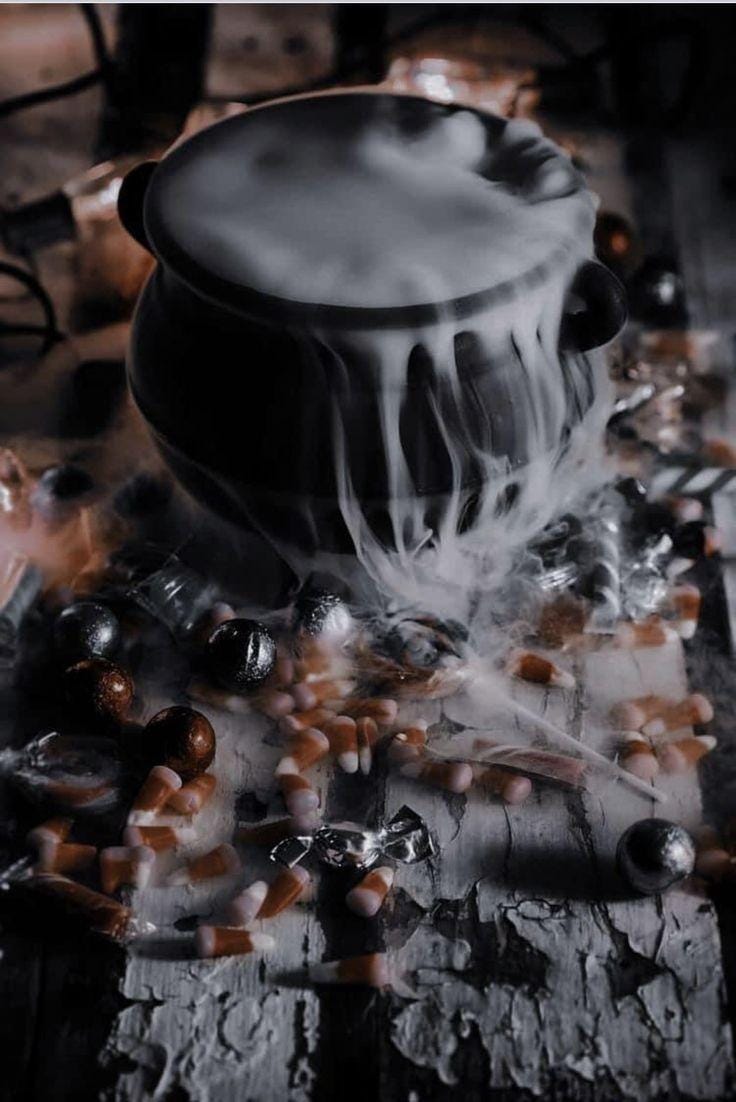 All hollow's Eve | Tobacco, Oak, Raspberry, Amber, Wood smoke, Musk, Vetiver