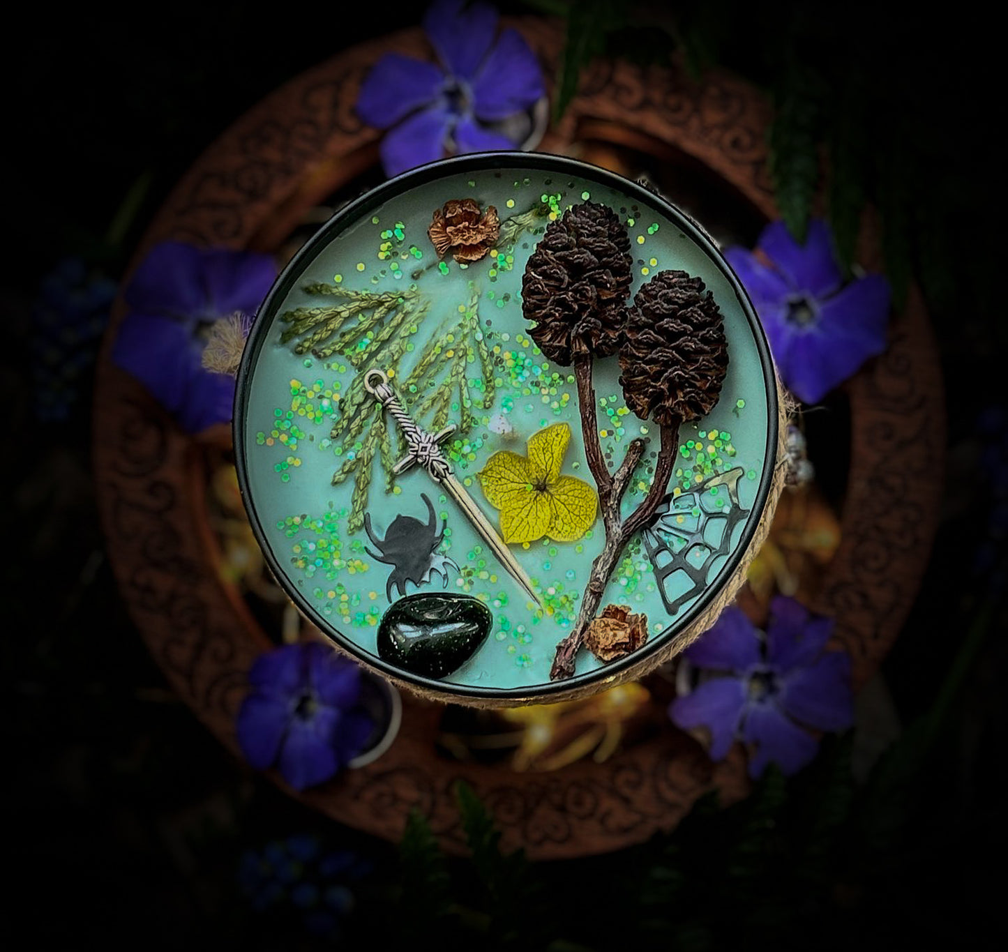 MIRKWOOD – Pine Needle, Cedarwood, Bergamot, Rose, Vanilla, Vetiver & Amber
