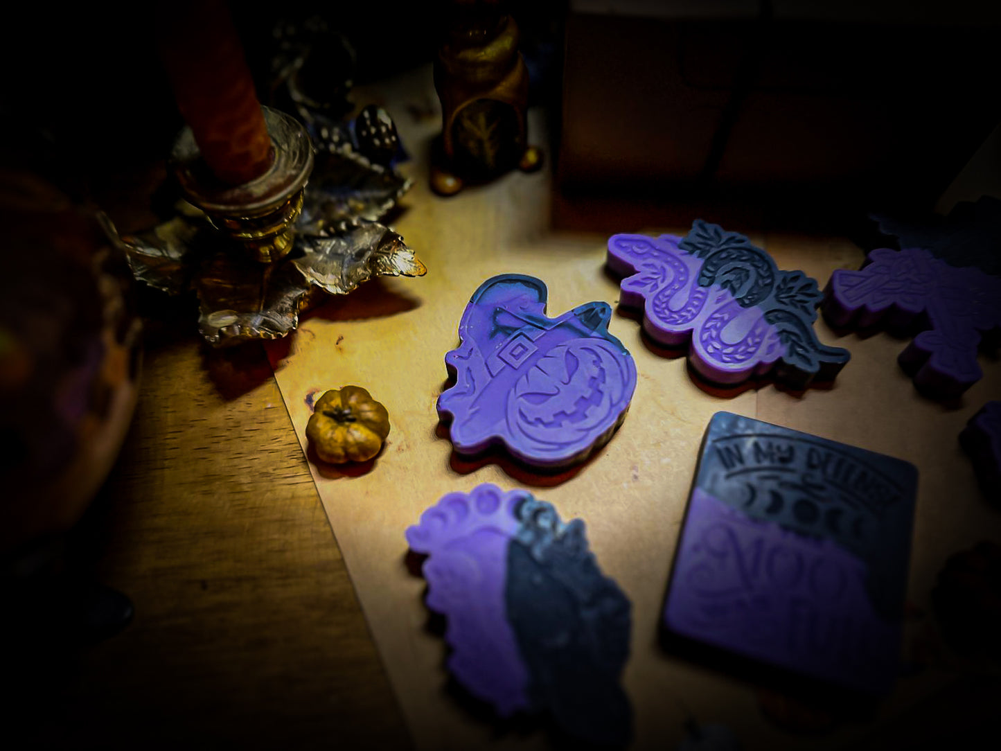 Witching hour | Wild berries, lavander, jasmine, musk, woody notes, chocolate