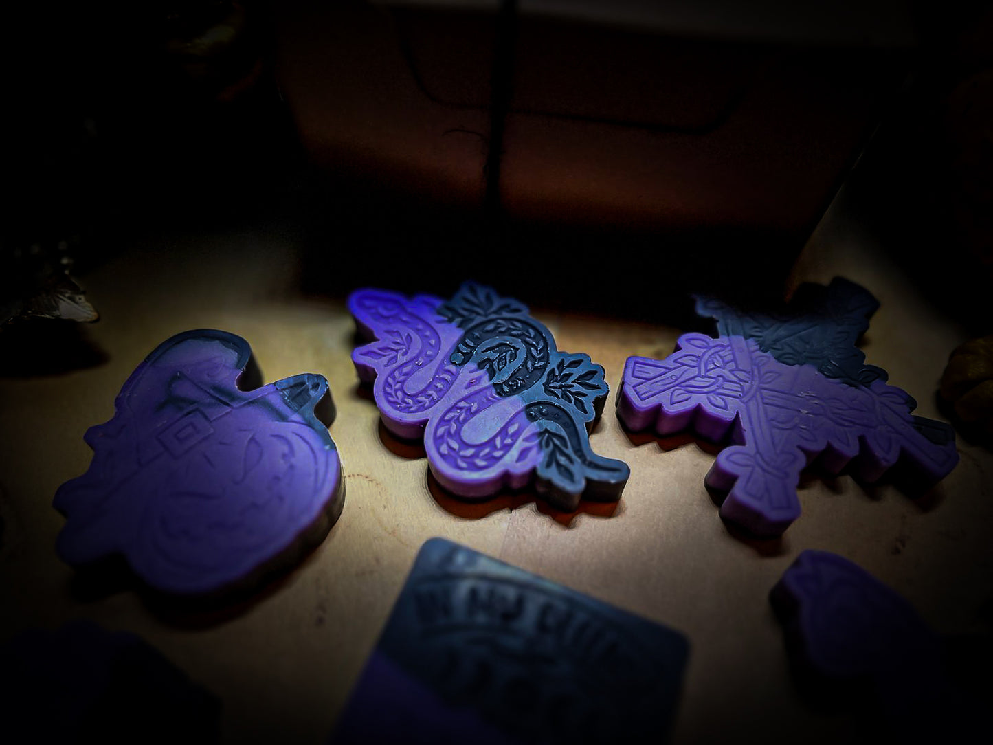 Witching hour | Wild berries, lavander, jasmine, musk, woody notes, chocolate