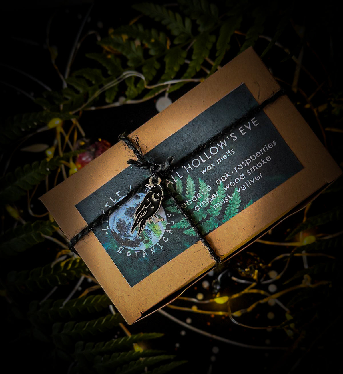 All hollow's Eve | Tobacco, Oak, Raspberry, Amber, Wood smoke, Musk, Vetiver